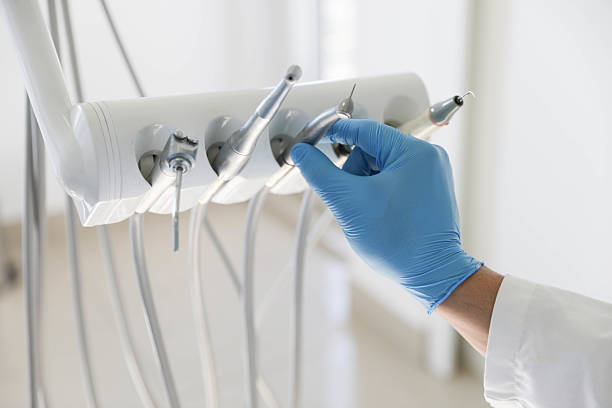 Professional Tooth Extraction technician working in San Juan, TX